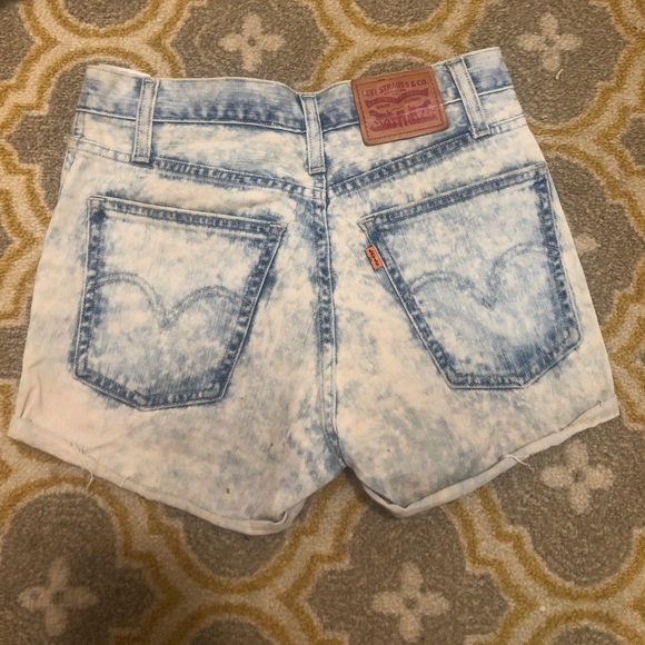 Levi’s high rise acid wash blue shorts 25 - Picture 3 of 4